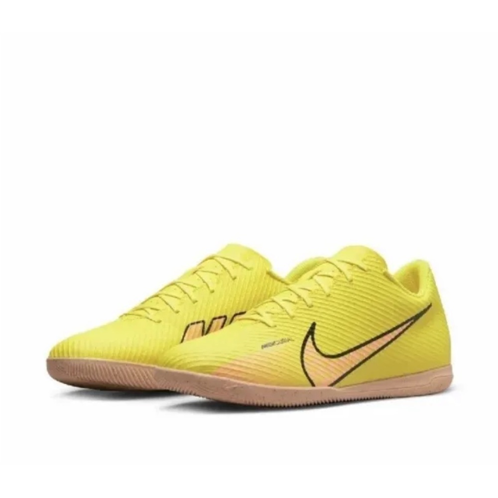 Men’s Nike soccer shoes size11